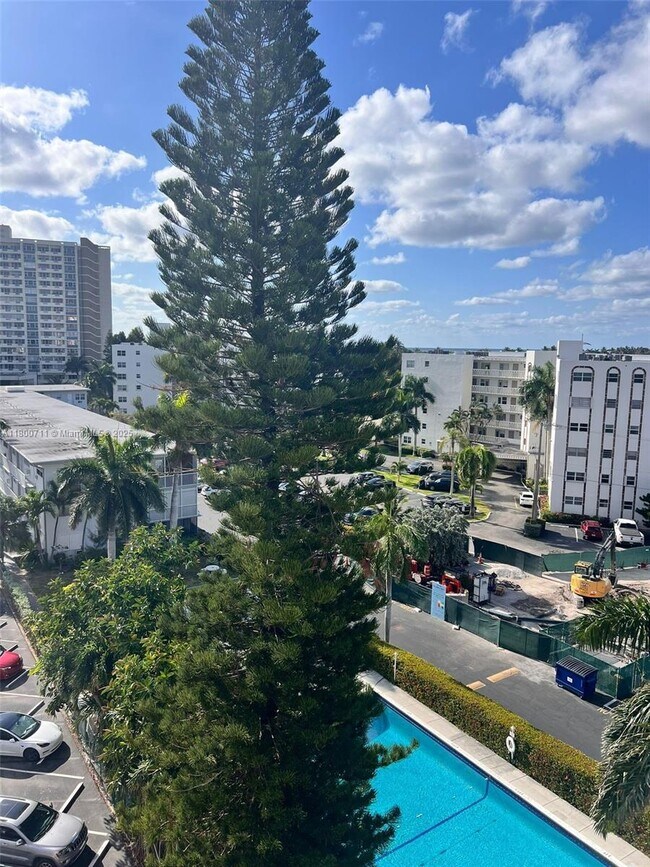 Building Photo - 3161 S Ocean Dr