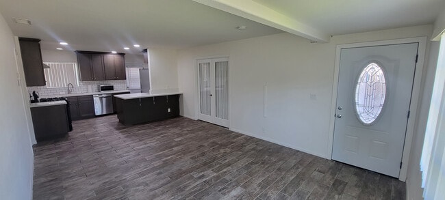Foto del edificio - 204 W Duell St