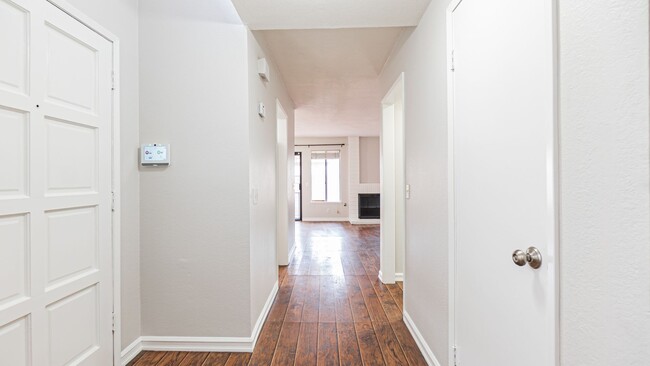 Foto del edificio - 2 Story Townhouse