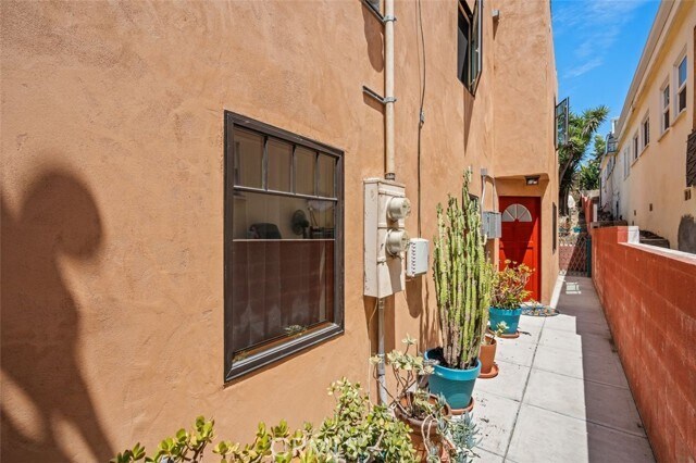 Foto del edificio - 832 Cypress Ave