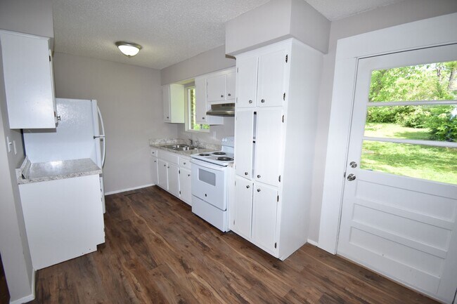 Foto del edificio - 3 Bedroom 1 Bath Home For Rent Near Heritage Park!