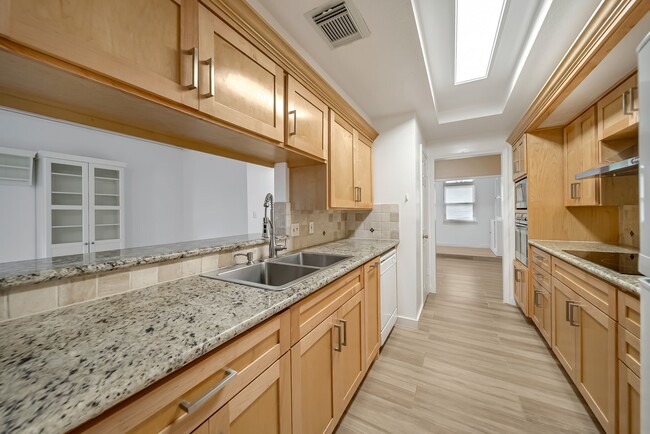 Foto del edificio - 10732 Briar Forest Dr