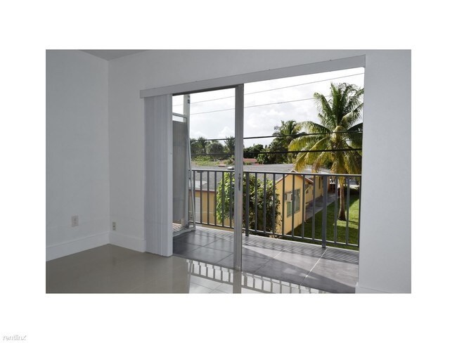 Foto del edificio - 16030 NE 19th Ct