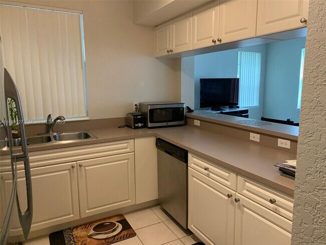 Foto del edificio - 6820 W Sample Rd