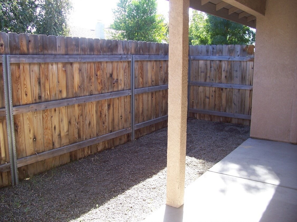 Building Photo - 1325