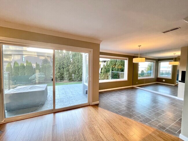 Dining room - 9201 NE Juanita Dr