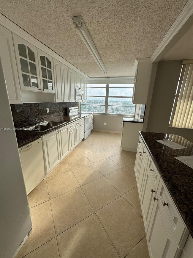 Foto del edificio - 18011 Biscayne Blvd