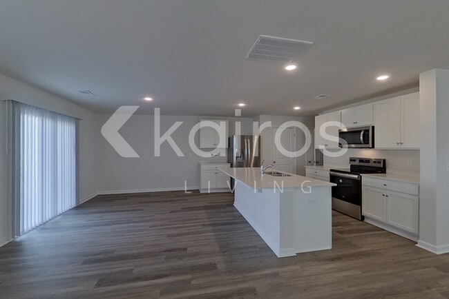 Foto del edificio - 126 Inez Ave