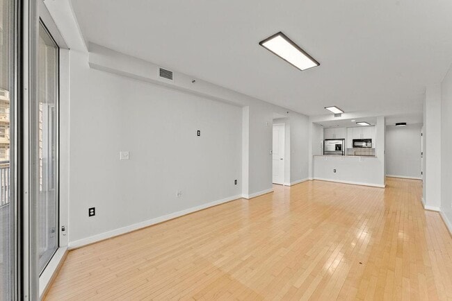 Building Photo - 3338 Peachtree Rd NE