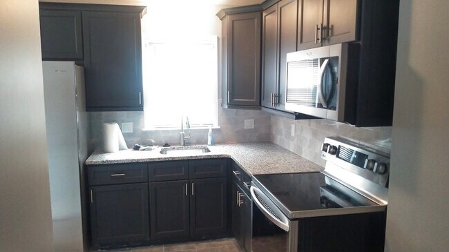 Building Photo - 385 McKinley Ave