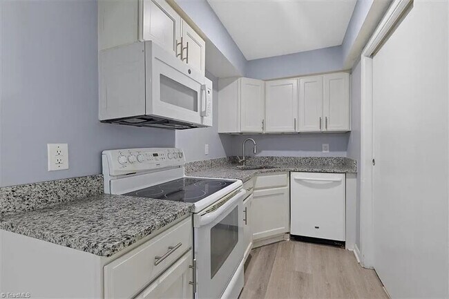 Building Photo - Room in Condo on North O.Henry Boulevard