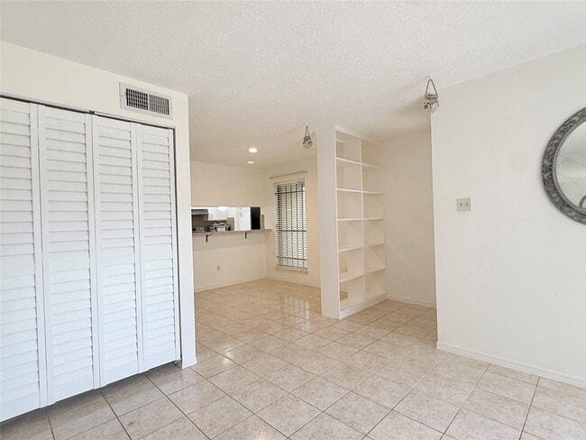 Foto del edificio - 6701 Sands Point Dr