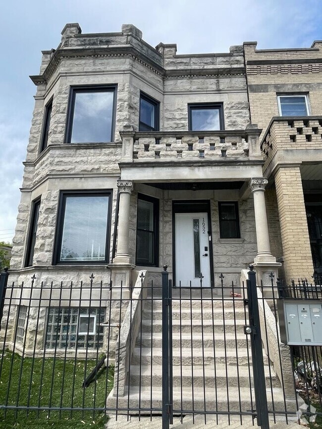Building Photo - 1652 S Ridgeway Ave