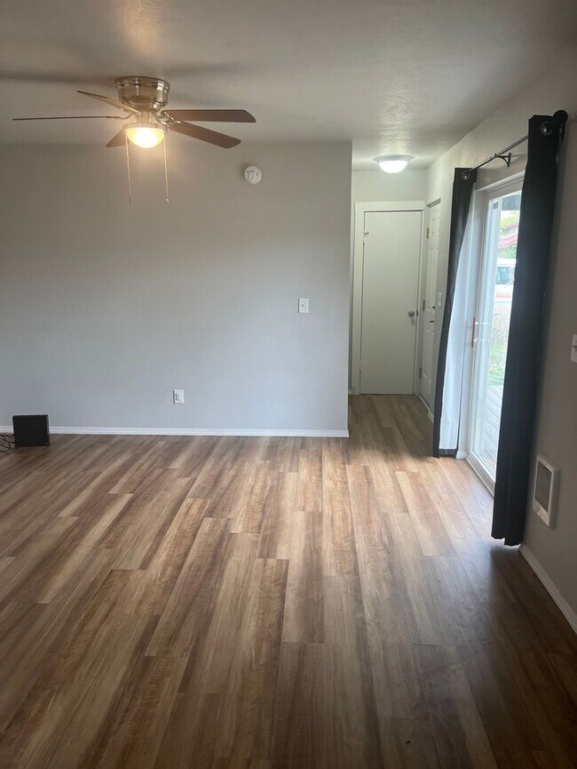 Building Photo - Charming 1 Bed/ 1 Bath Home with Large Yard