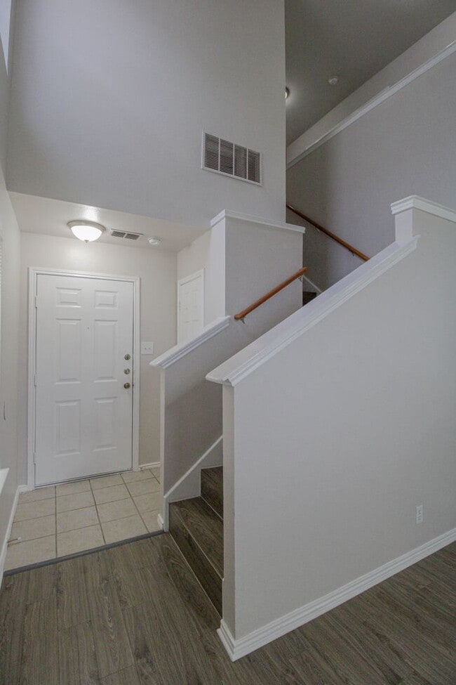 Building Photo - 9331 Gillcross Way