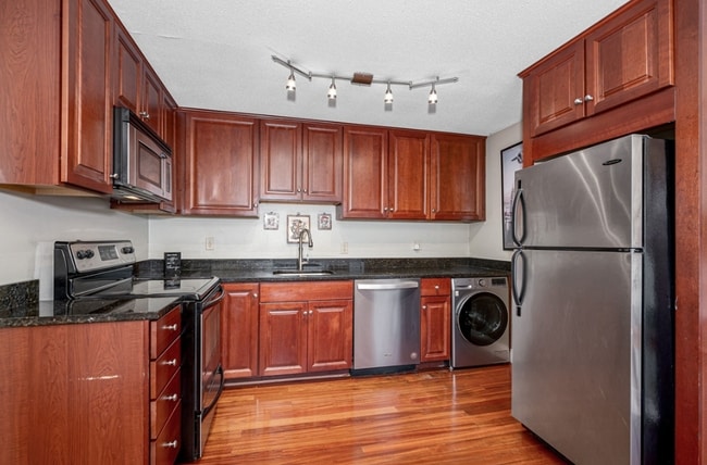 Foto del edificio - 2410 Skyline Dr