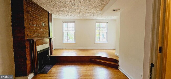 Building Photo - 325 S Camac St