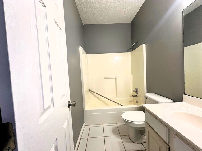 Building Photo - 1000 McAllister Dr
