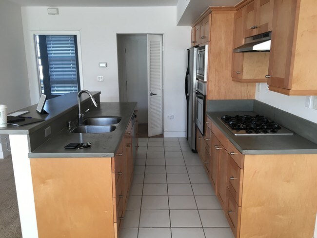 Foto del edificio - 534 S Brea Blvd