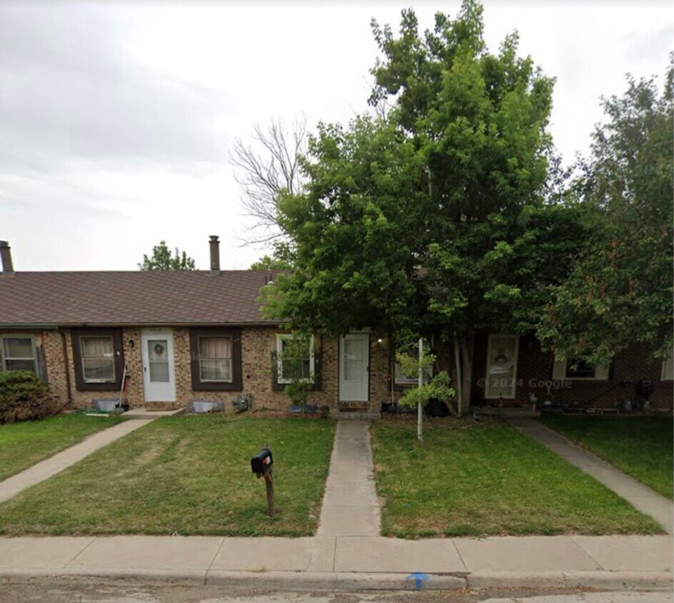Primary Photo - 2 BEDROOM, 1 BATHROOM TOWNHOUSE