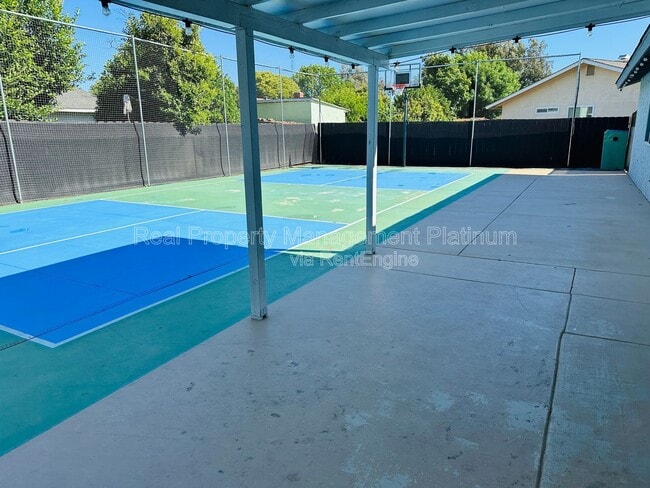 Foto del edificio - 3095 Anderson Ave