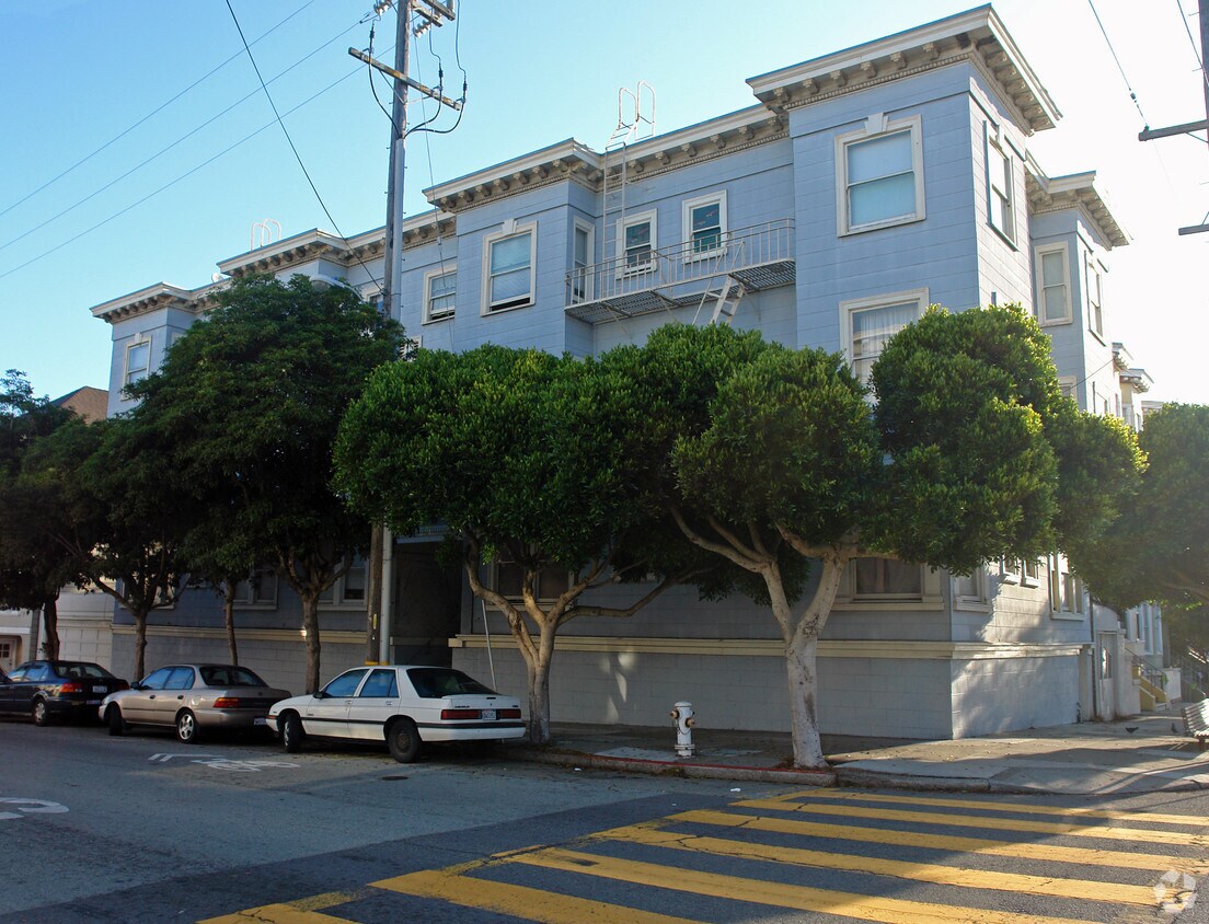 Building Photo - 590 8th Ave