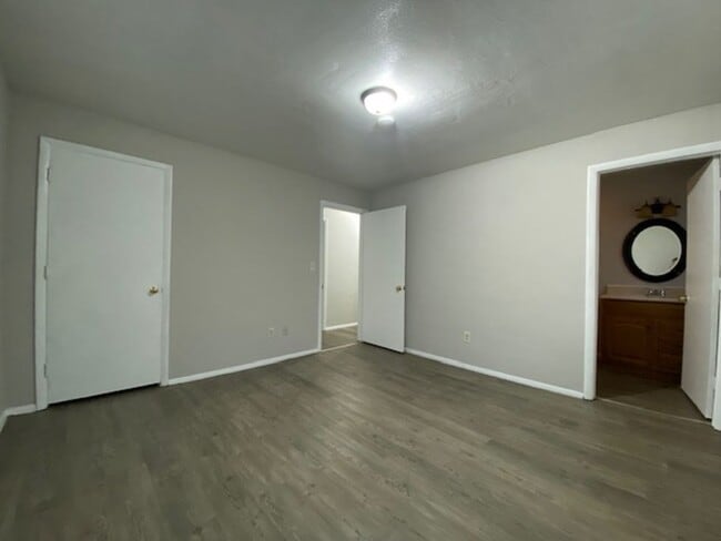 Building Photo - 425-453 Ogden Road