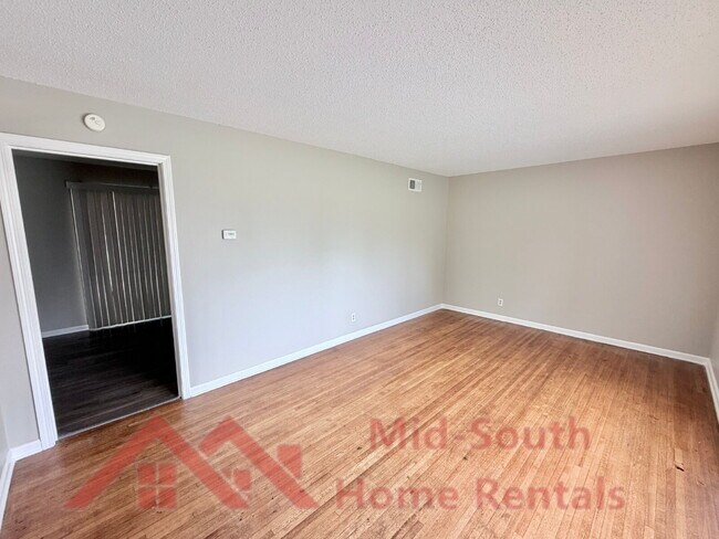 Foto del edificio - 480 Whiteville Ave