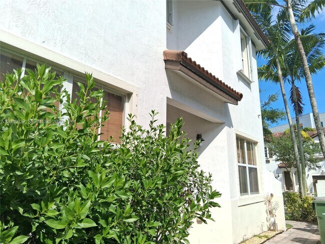 Foto del edificio - 1044 NE 30th Ave