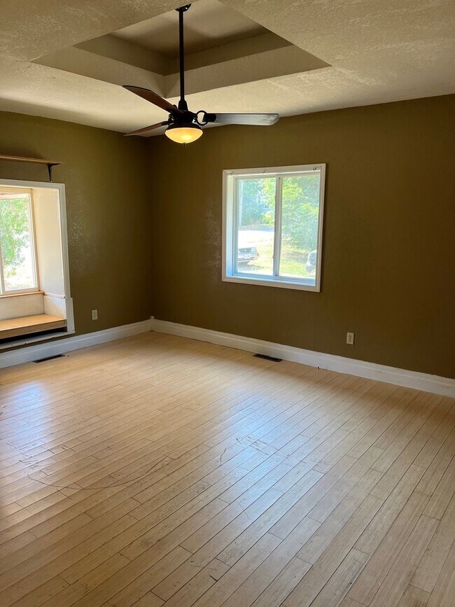 Foto del edificio - 2 Bed/1 Bath home near Downtown Springfield