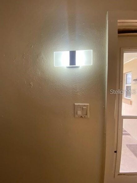 Foto del edificio - 203 W Wall St