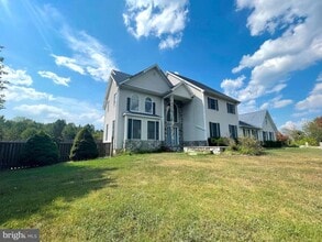 Building Photo - 43737 Sandy Bottom Rd