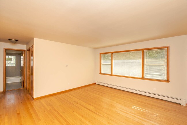 Building Photo - 5238 N Neenah Ave