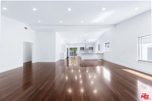 Foto del edificio - 12719 Tiara St