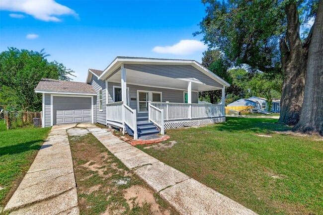 Building Photo - 2217 10th St