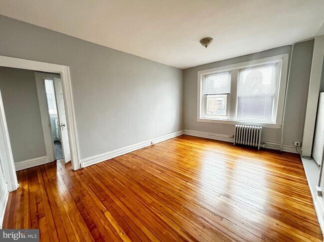 Building Photo - 307 Dolphin St