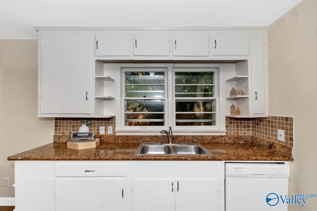 Foto del edificio - 2800 Craft Ave NW