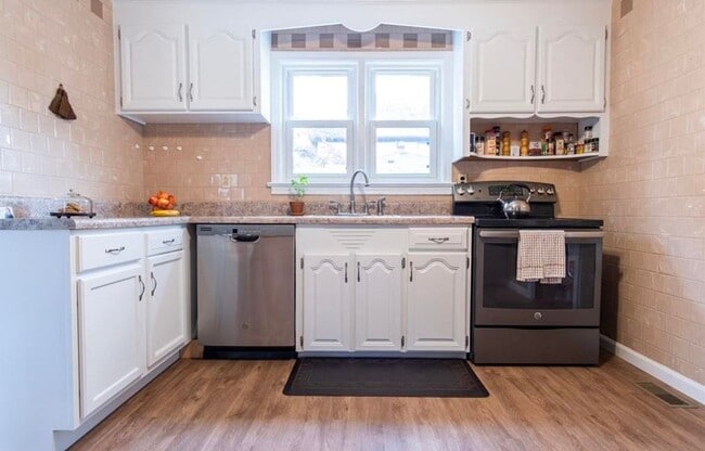 Building Photo - Beautiful Single Family Home