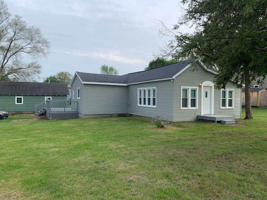 Foto principal - 1160 E Pine Hill Ave