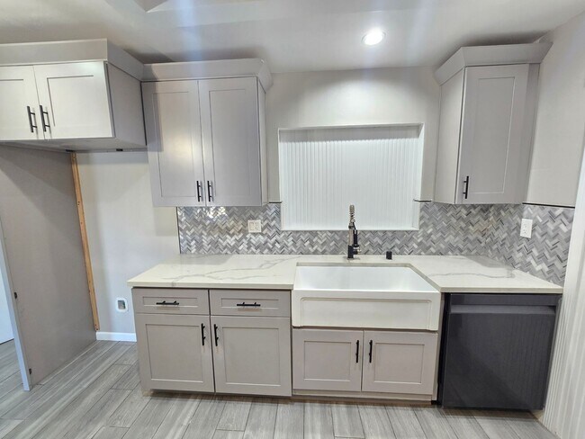 Foto del edificio - 44309 Date Ave