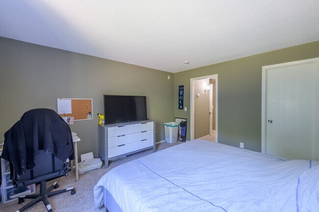 Building Photo - 1 br, 1 bath House - 10441 Greenbrier #107