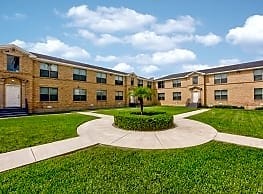 Primary Photo - Mercedes Court Apartments