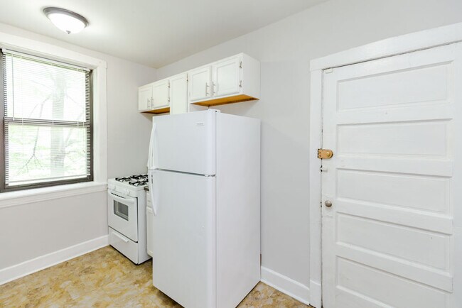 Building Photo - 3609 S King Dr
