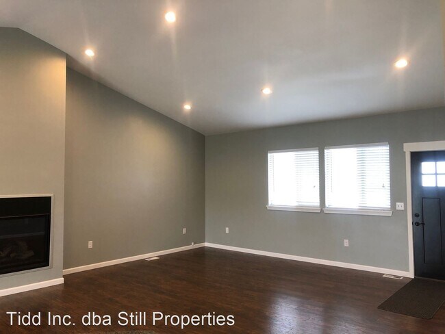 Foto del edificio - 4 br, 2.5 bath House - 698 S Lyle Ave.