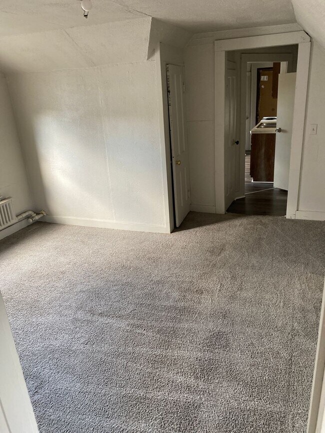 Building Photo - 529 S Webster Ave