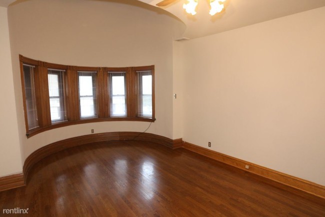 Building Photo - 506 W Diversey Pky