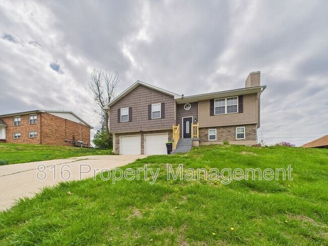Building Photo - 903 Summit Rd