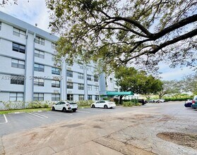 Building Photo - 2501 Riverside Dr