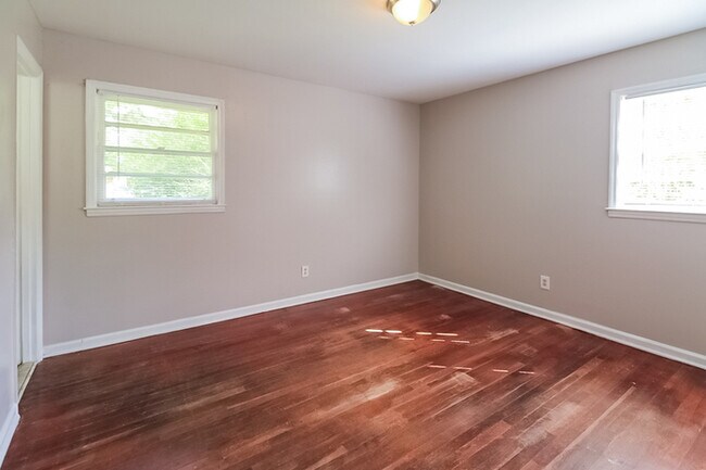 Building Photo - Charming ranch style home