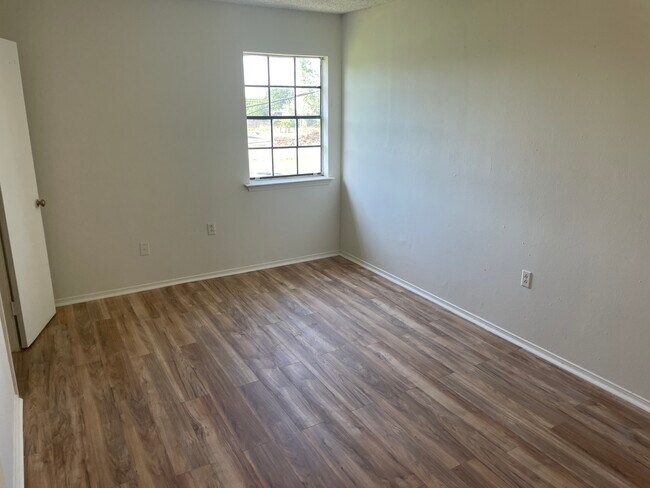 Building Photo - 1117 Evergreen Dr